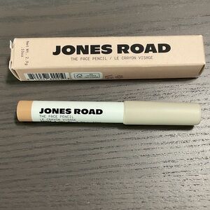 NIB Jones Road Face Pencil Light Shade 7 - Buildable medium coverage 4.5 stars